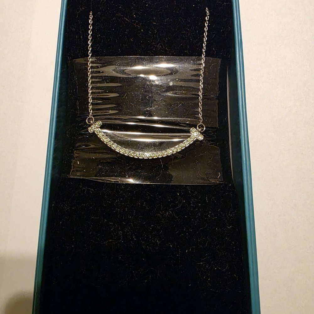 Elegant Silver Necklace with Crystal Accents